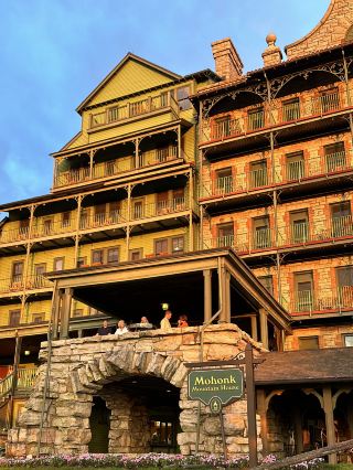 A Lakeside Secret and a City That Never Sleeps: 3 Days, 2 Nights at Mohonk Resort and Downtown New York