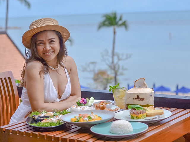 เสิร์ฟแบบจัดเต็มทั้งเมนูไทย+อินเตอร์ เรเนซองต์สมุย
