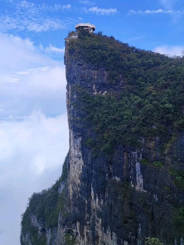 Гора Тяньмэнь прекрасна даже в тумане! Гора Тяньмэнь прекрасна даже в тумане!