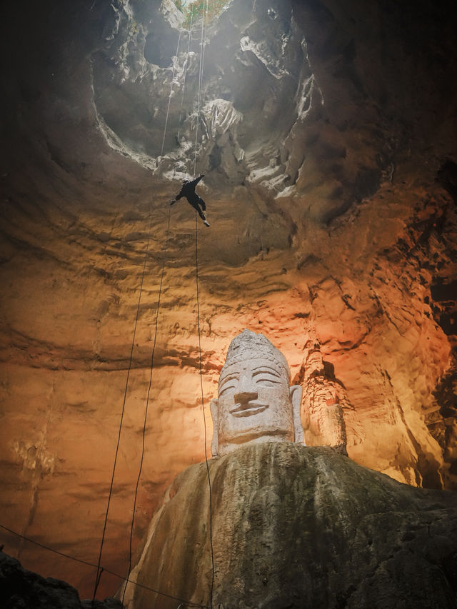 Hanging high in Chongqing at Tianyan Cave Hanging high in Chongqing at Tianyan Cave