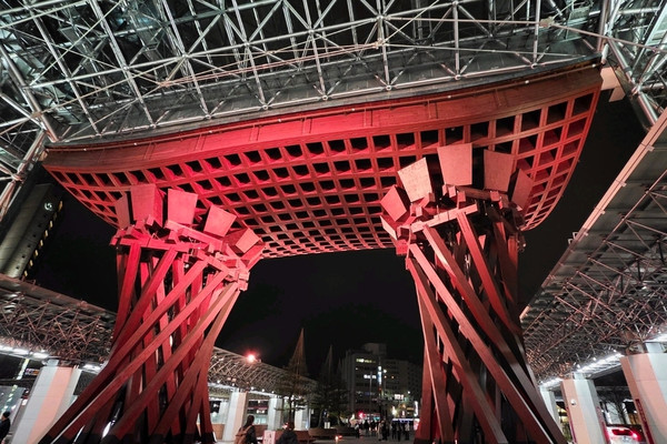 Kanazawa Tsuzumi Gate: A Stunning Landmark Day and Night | Trip.com ...