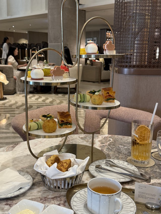 đ°đˇA Flower-Filled Afternoon Tea in the Heart of Seoul đ¸đŤ