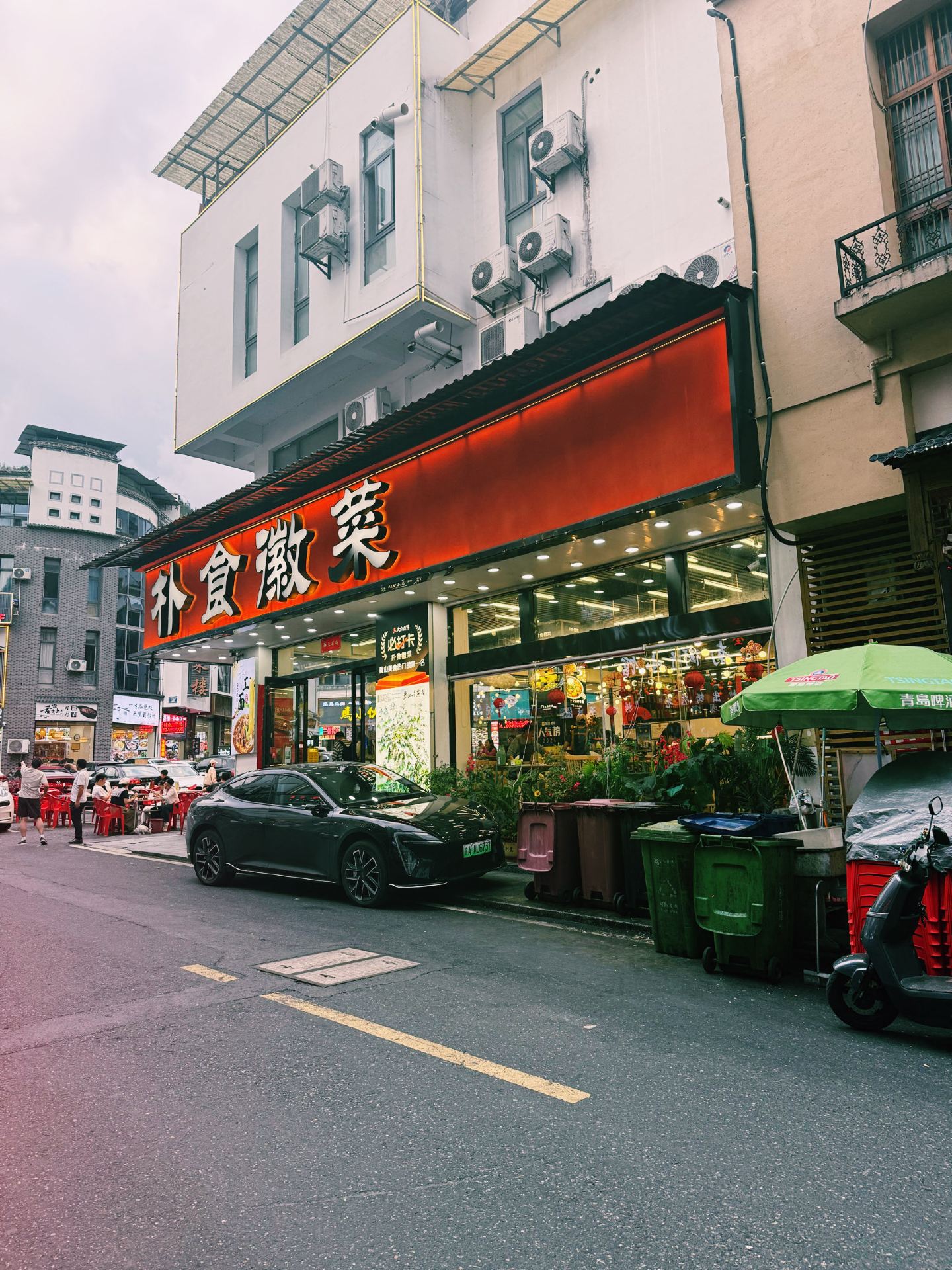 A Must-Eat in Huangshan! Pushi Huizhou Cuisine | Giant Stone Pot Fish + Sweet Farmhouse Chicken Soup