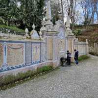 🏰✨ Discover the Enchanting Quinta de Regaleira! 🌳🌹


