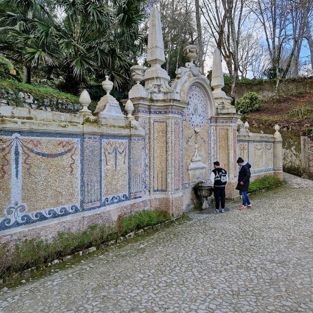 🏰✨ Discover the Enchanting Quinta de Regaleira! 🌳🌹


