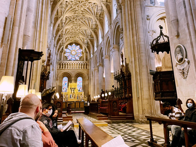 Christ Church College: The Crown Jewel of Oxford! 🏰