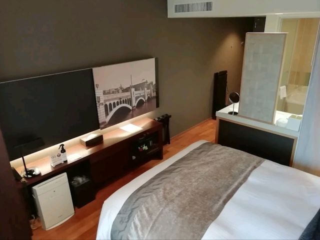 “Riverside Retreat & Onsen Oasis in Central Osaka”