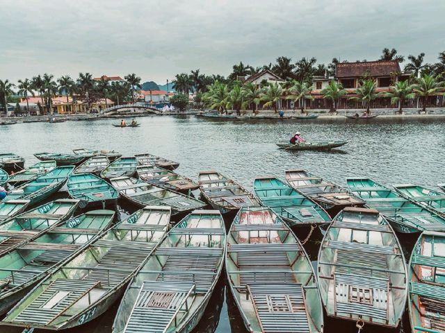 Tam Coc: Vietnam’s Hidden Gem of Limestone Peaks and Peaceful Rice Fields