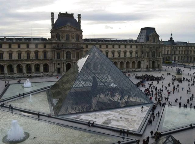 🎨 Top 10 Louvre Attractions + Spooky Halloween Vibes! 👻