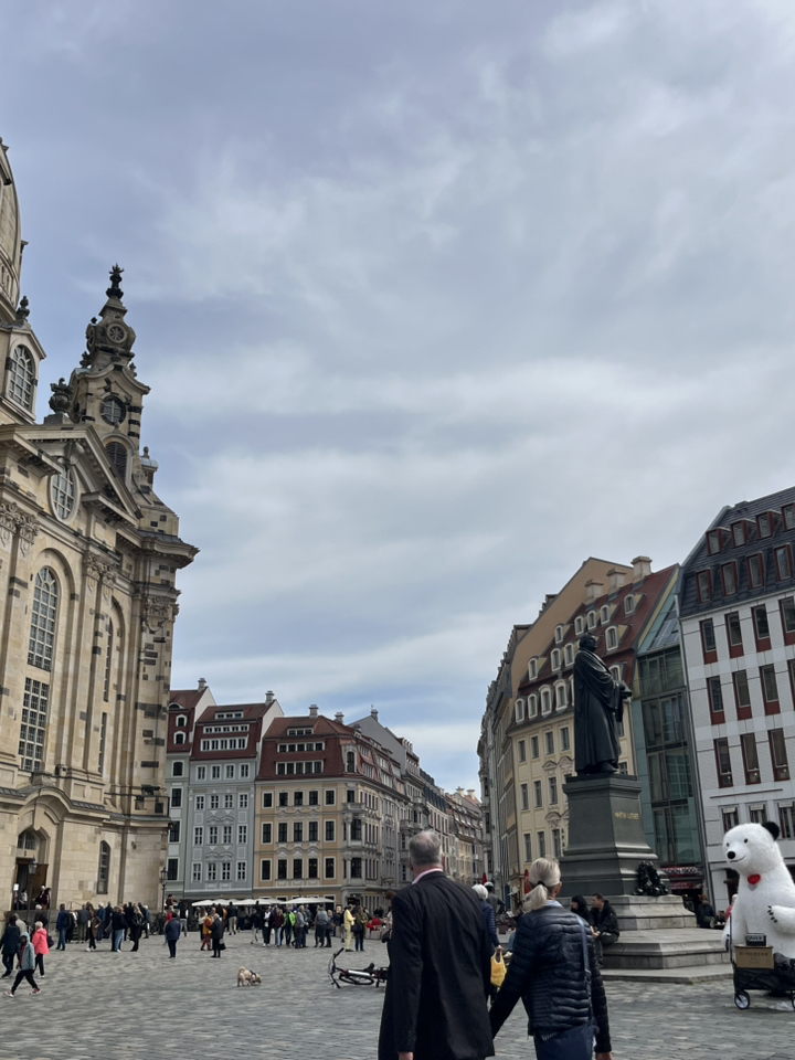 ドレスデン聖母教会は、ドイツ・ザクセン州の州都ドレスデン旧市街に