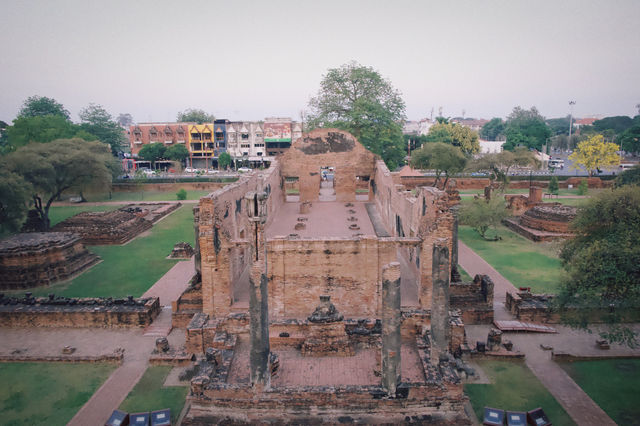 The capital of the Thai Ayutthaya Dynasty, with over 600 years of palace ruins and more than 200 preserved ancient pagodas.