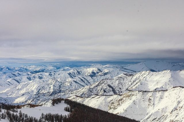 可可托海滑雪感受不一樣的滑雪樂趣
