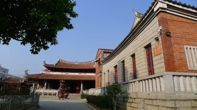 A guide to the culturally rich ancient city of Quanzhou, where historic sites and attractions are concentrated