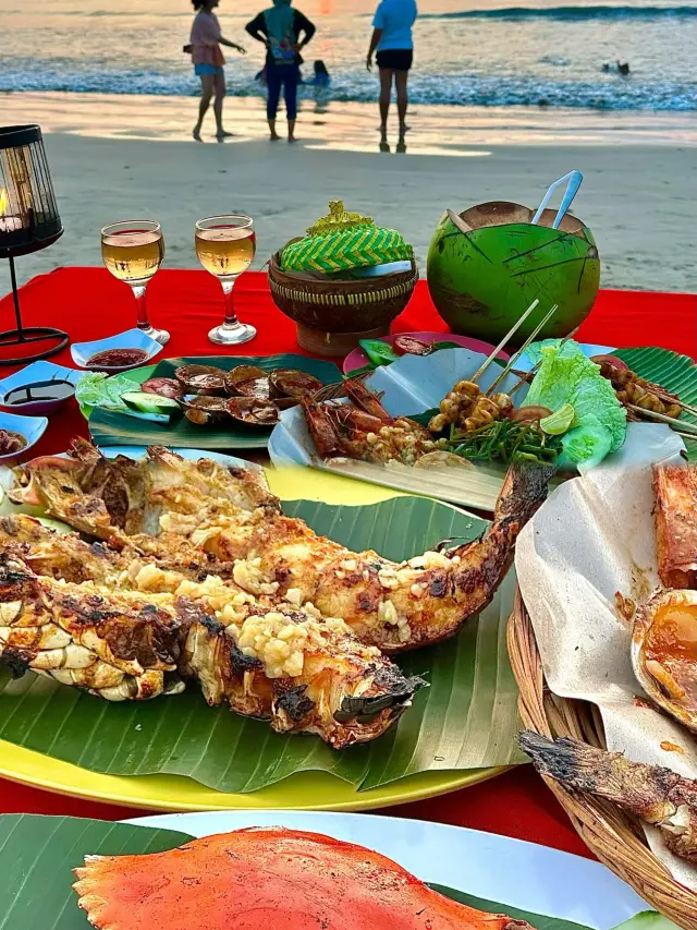 バリ島ジンバランビーチ：夕日のロマンチックな旅
