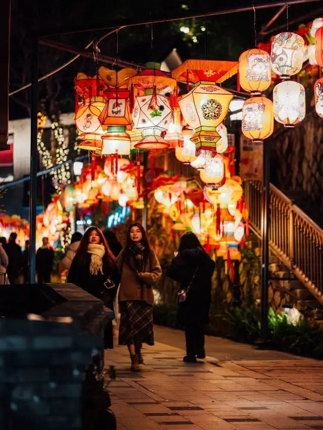 Fuzhou is experiencing a significant drop in temperature, but the atmosphere here is still festive