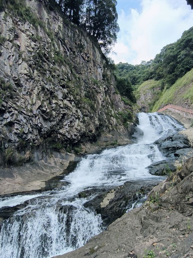 越中五泄古名山，東源峻嶺空雲間——遊五泄風景區