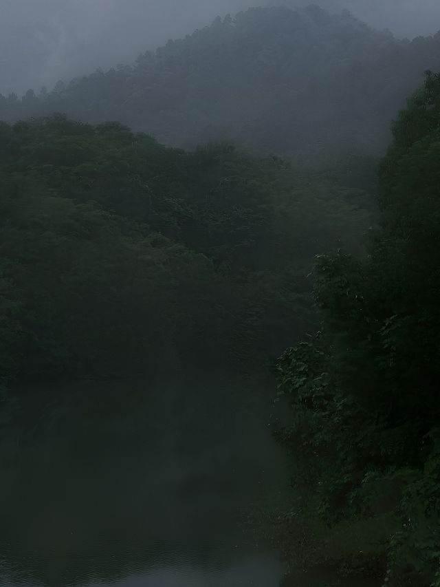 相看兩不厭，只有敬亭山