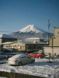 開往富士山的電車富士急行線視角看富士山