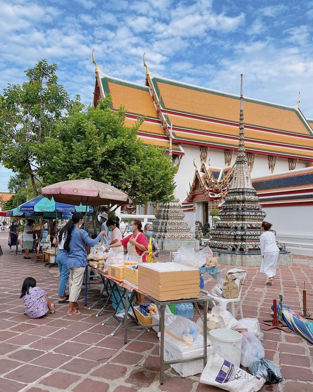 高聳入雲的佛塔、金光閃閃的臥佛：Wat Pho 臥佛寺美景