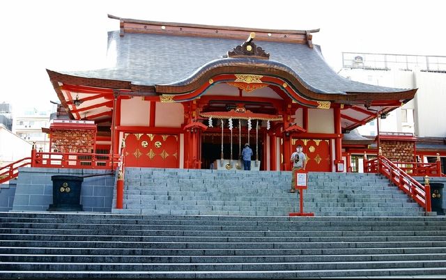 古色古香，鮮豔的朱紅色——東京花園神社