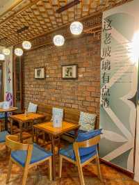 This is a retro café in Xiguan that seems to have stepped out of a painting, Houmi.