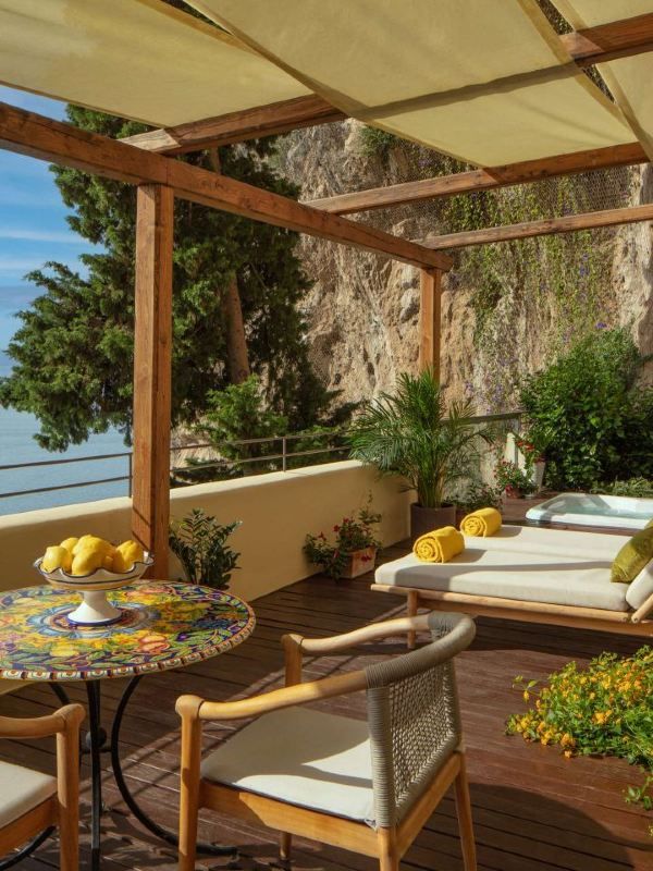 🌟 Amalfi's Luxe Hideaway: A Dreamy Coastal Retreat 🌟