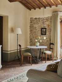 Tuscan Treasure: Castello di Casole's Enchanting Escape 🏰✨