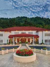 🏰✨ Srinagar's Splendid Stay: LaLit Grand Palace Review 🌄