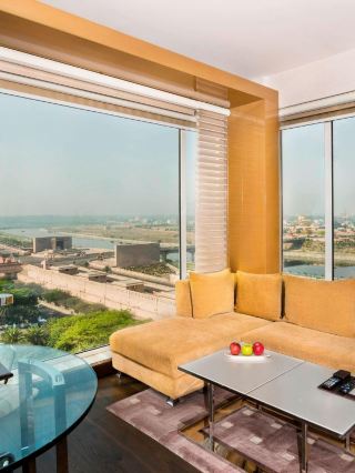 🌟 Lucknow's Luxe Lodgings: Renaissance Review 🌟