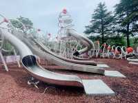 就是我，在38度的高溫裡帶娃去了公園大戶外