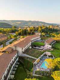 🌟✈️ Tuscany's Top Stays: Castelfalfi Charms! 🏰🍇