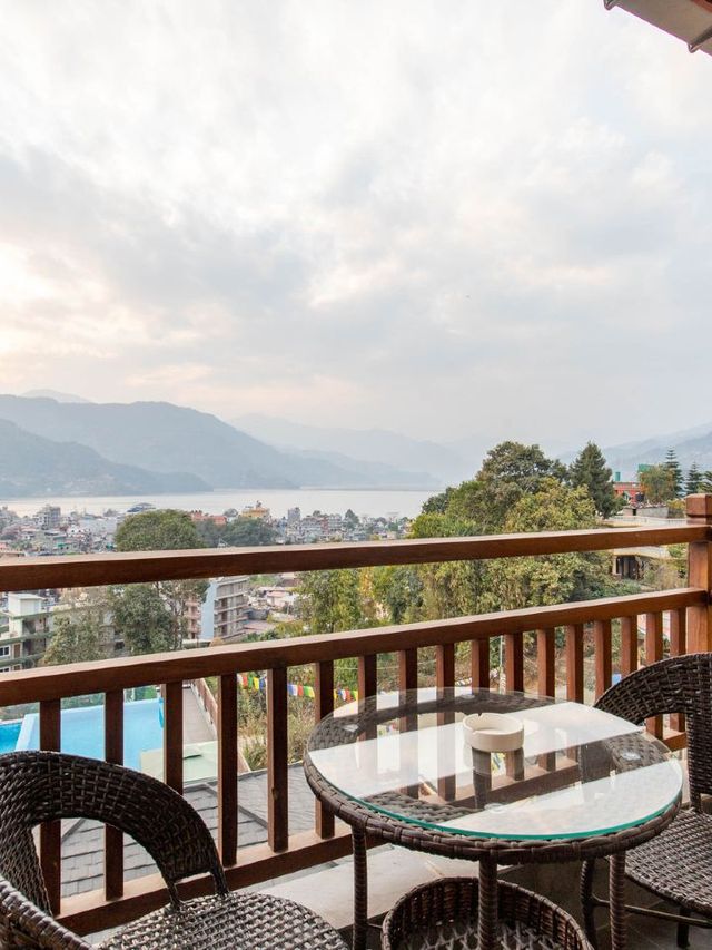 🌄🛌 Pokhara's Hidden Gem: Bar Peepal Resort 🏞️