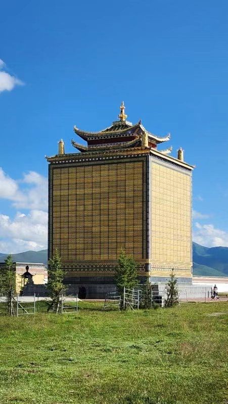 一起看寧瑪寺已載入世界最大的《大藏經》轉經筒