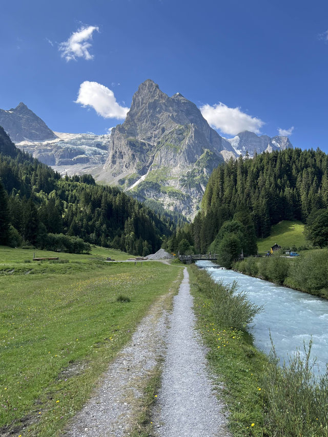Alpine Wonders: Discovering Interlaken and Its Scenic Surroundings 📷 