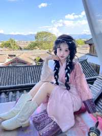 不用行山都可以俯瞰古城嘅民宿｜麗江。