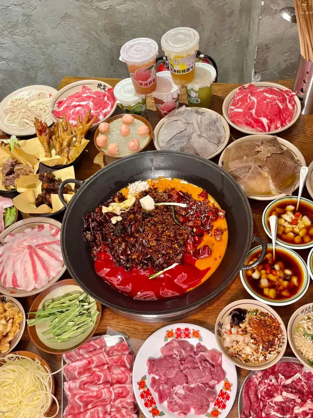 Kuanzhai Alley's old hot pot, a second back to childhood! .