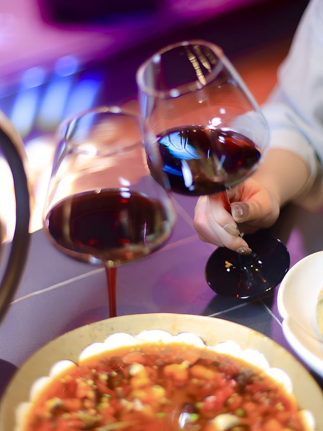 衡山路夜未眠美食與音樂的雙重盛宴！。