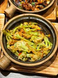 青島萬象城！新開的！煲仔菜 好好吃啊！。