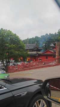 成都人最多、香火最旺的寺廟「石經寺」。