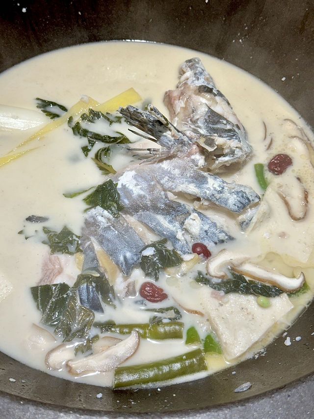 在深圳吃了N次以上的地道石鍋魚，徹底入坑……。