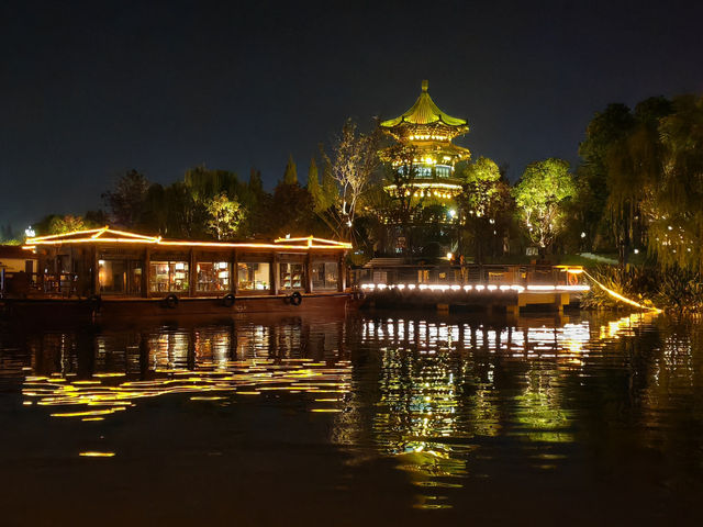 泰州行1：乘船夜遊鳳城河。