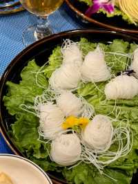 專屬它的浪漫~與黑天鵝作伴，品嚐地道湖畔涮肉！