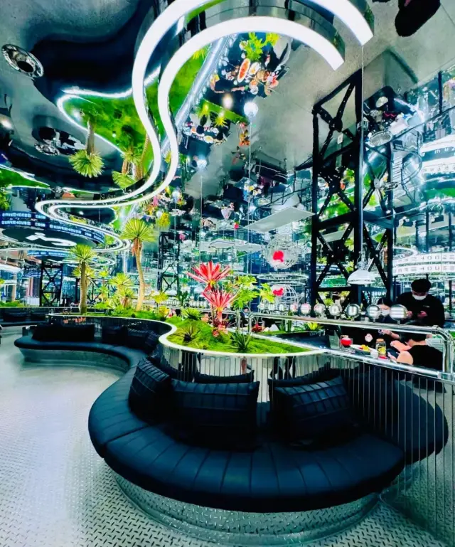 Shanghai No. 3 Warehouse Restaurant [Great Environment]