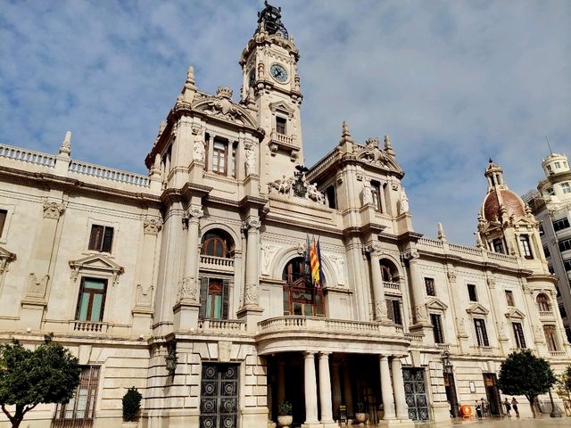 A Summer Stroll Through Valencia 🌞