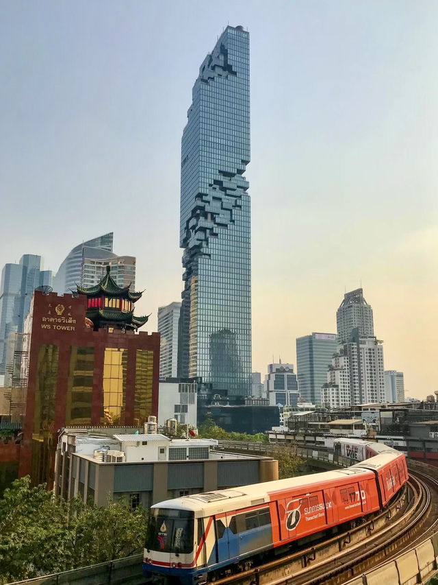 雲端之上：曼谷瑪哈納功大廈的像素奇景
