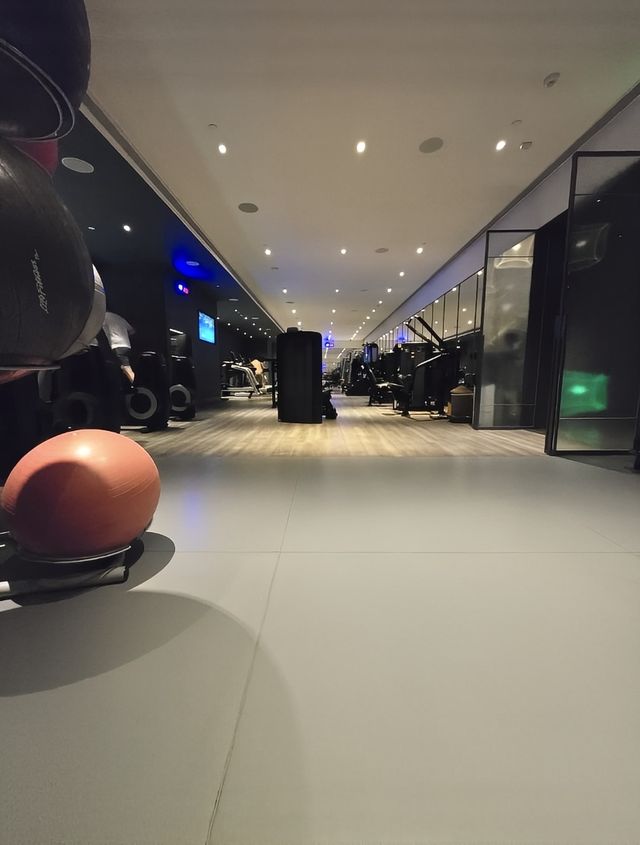上海素凱泰酒店，溫馨舒適，位於威海路，鄰近地鐵2號線、12號線和13號線，交通便利。