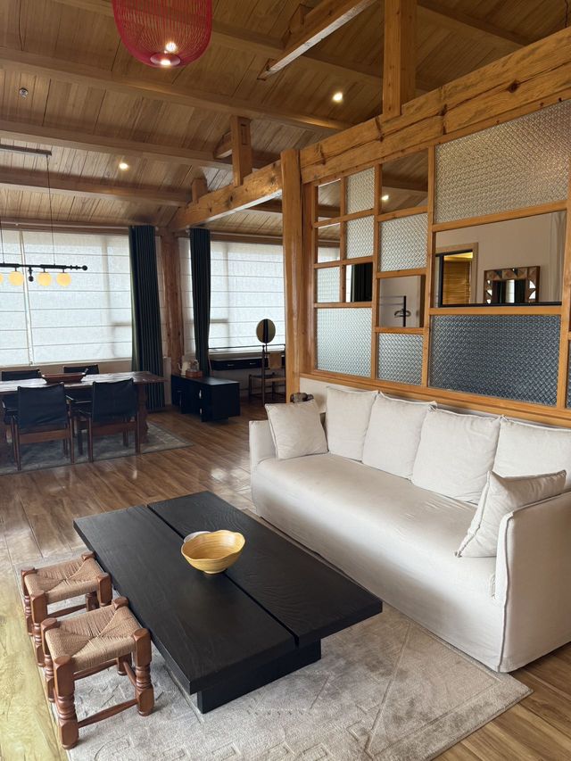 溪邊的霍比特小屋