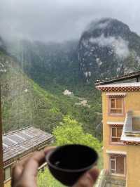 住進香格里拉深處，懸在雲端的仙居