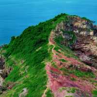  🏜️【香港「海上丹霞」赤洲｜紅岩綠樹間尋億年秘境】