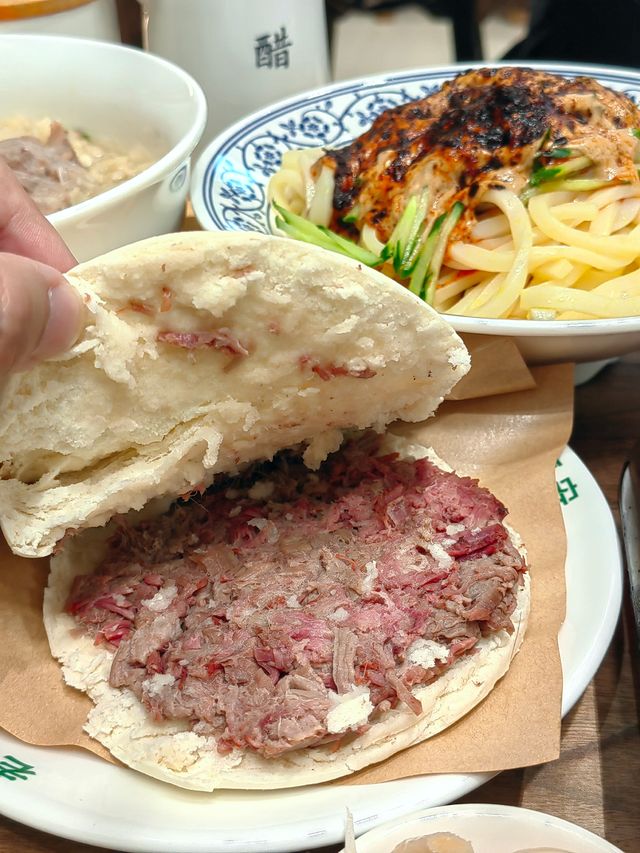 嚟呢度食泡饃嘅都係本地人，真係老陝認證。